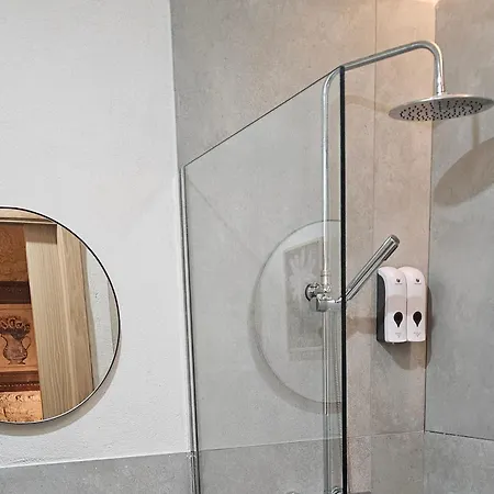 Arena Centro Rooms&suites, By Homing U