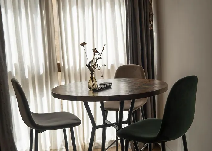 Arena Centro Rooms&suites, By Homing U 3*
