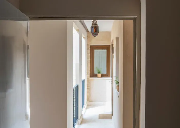 Arena Centro Rooms&suites, By Homing U