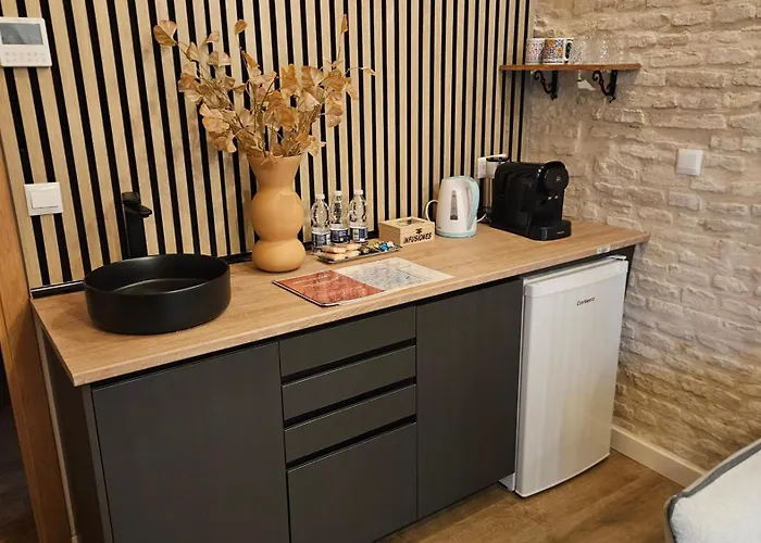 Arena Centro Rooms&suites, By Homing U 3*